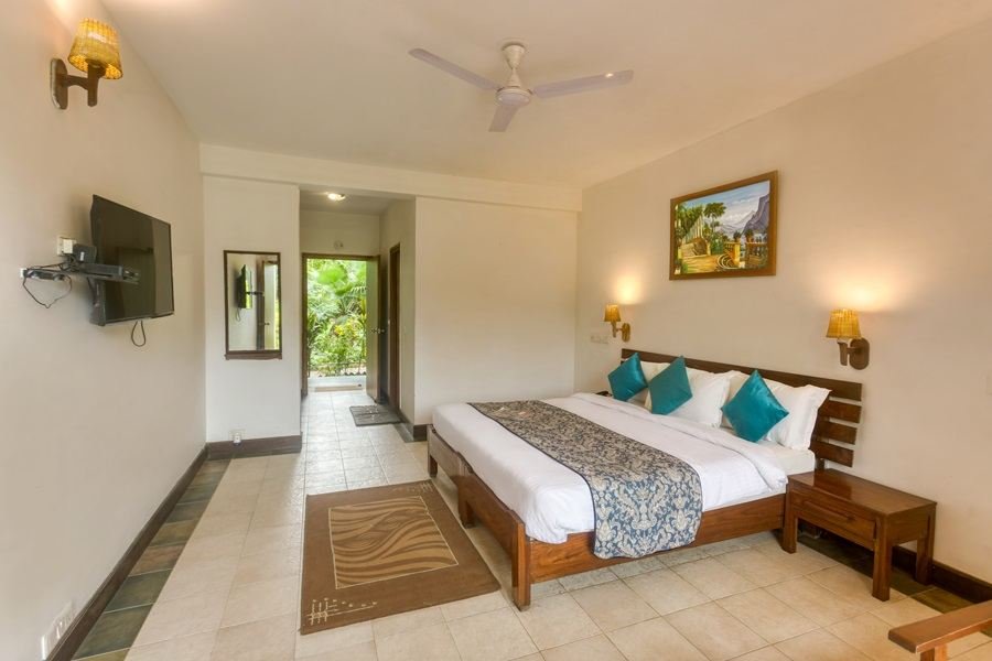 Pool-Side Interconnected Room - View 1
